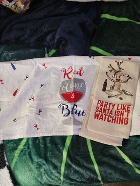 Mainstays White Kitchen Towel with Red and Blue Accents
